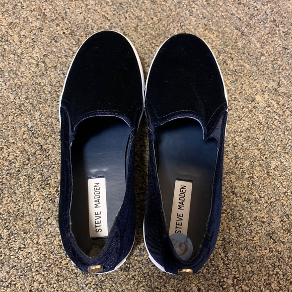 Steve Madden Velvet slip on shoes - Picture 3 of 3